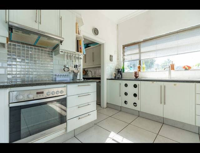 6 BEDROOM HOUSE FOR SALE IN GLENWOOD